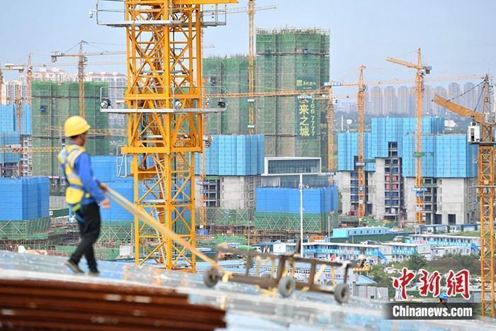 資料圖：一在建樓盤工地工人正在忙碌。 <a target='_blank' href='/'>中新社</a>記者 張浪 攝