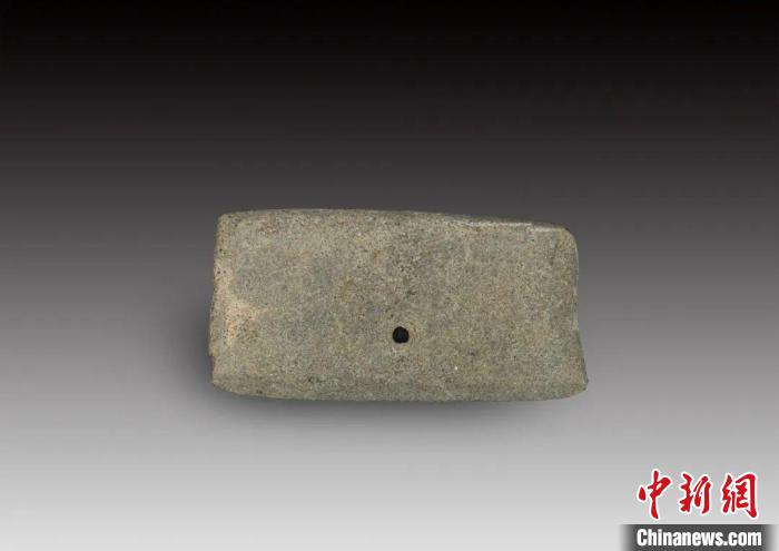 在該遺址發(fā)現(xiàn)的石刀?！∩轿魇】脊叛芯吭汗﹫D