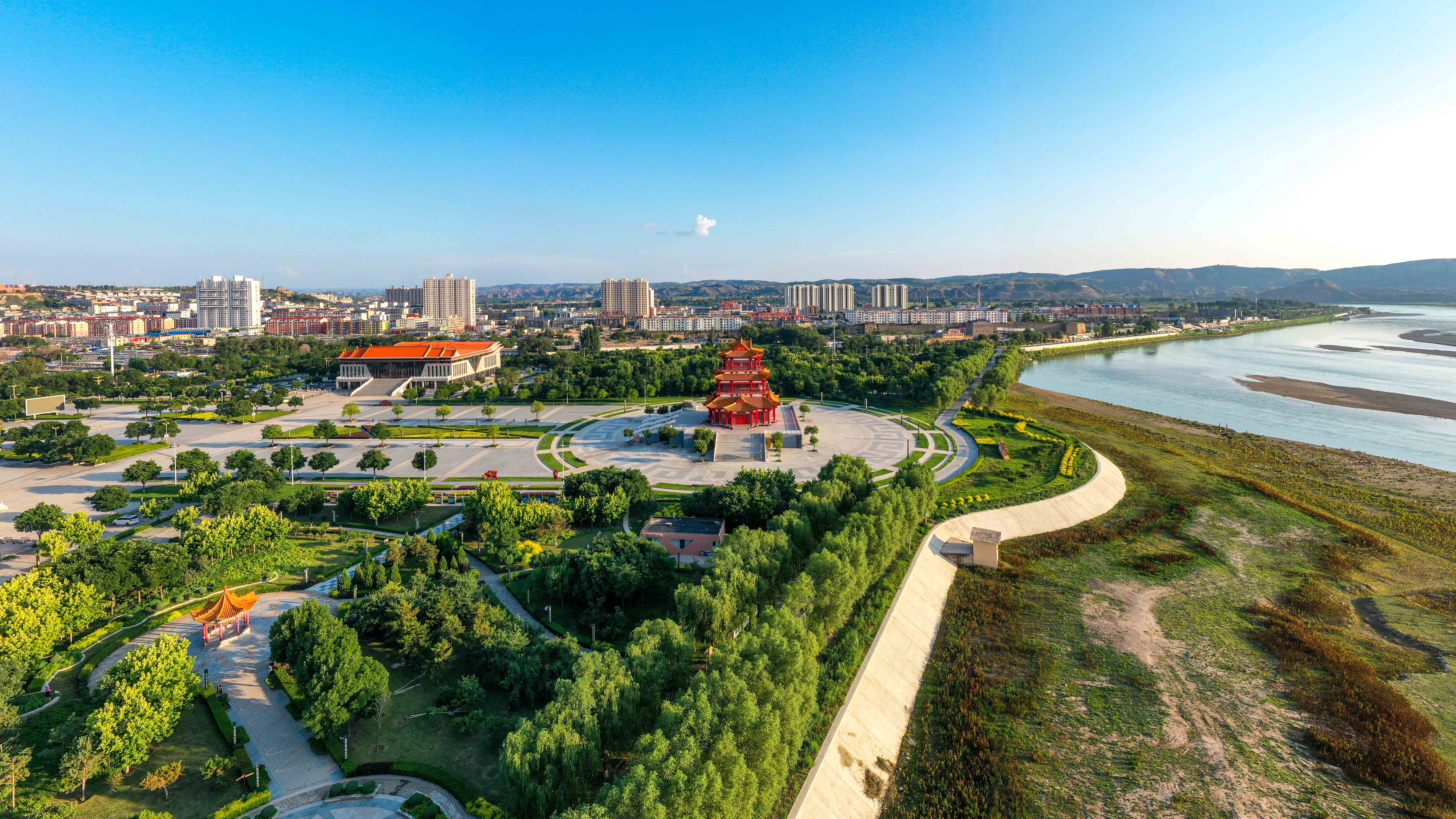 黃河岸邊的美麗村莊——唐家會(huì)村。