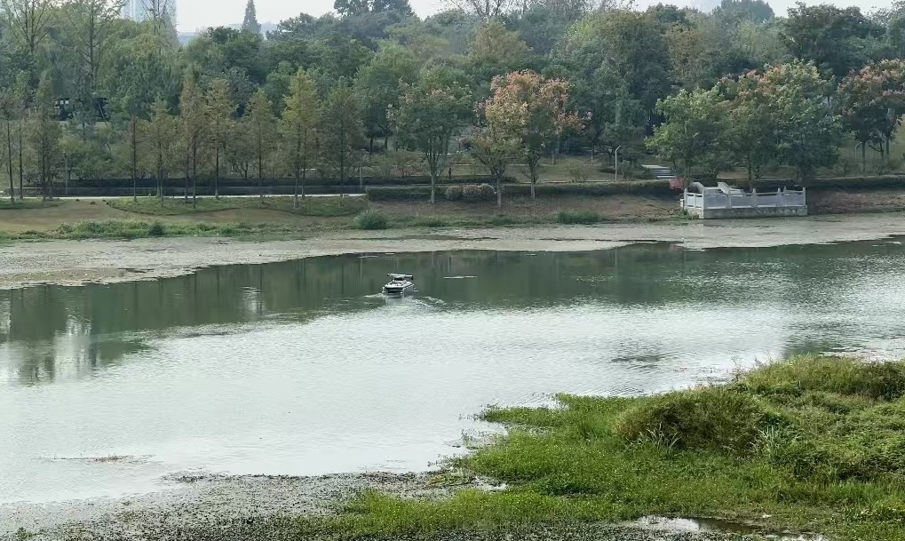 浙江湖州安吉縣滸溪幸福河湖景色宜人。人民網(wǎng)記者 申佳平攝