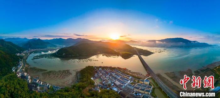 溪邳村背山靠海，風(fēng)光旖旎。(資料圖) 吳慶堂 攝